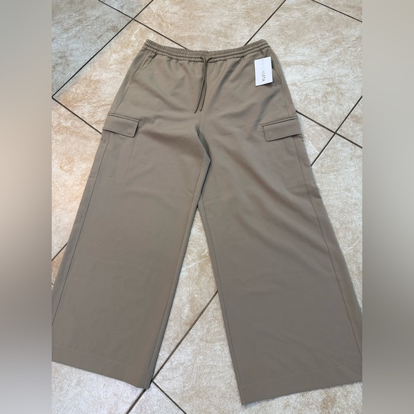 Athleta Promenade Cargo Pant NWT XL - Picture 2 of 4